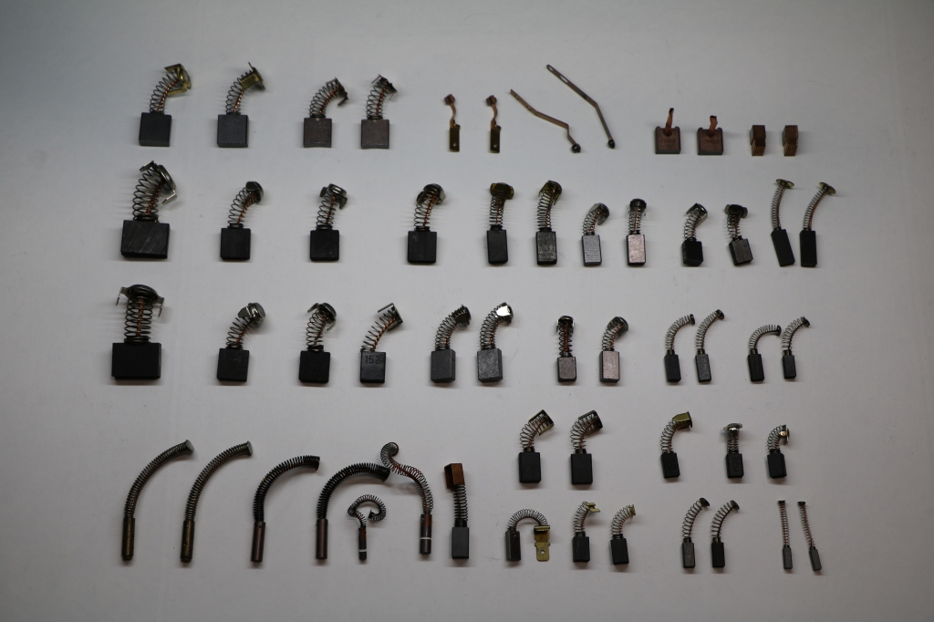 小型カーボンブラシ